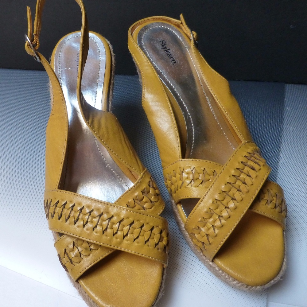 Style &co yellow braided leather wedge sandal 9m